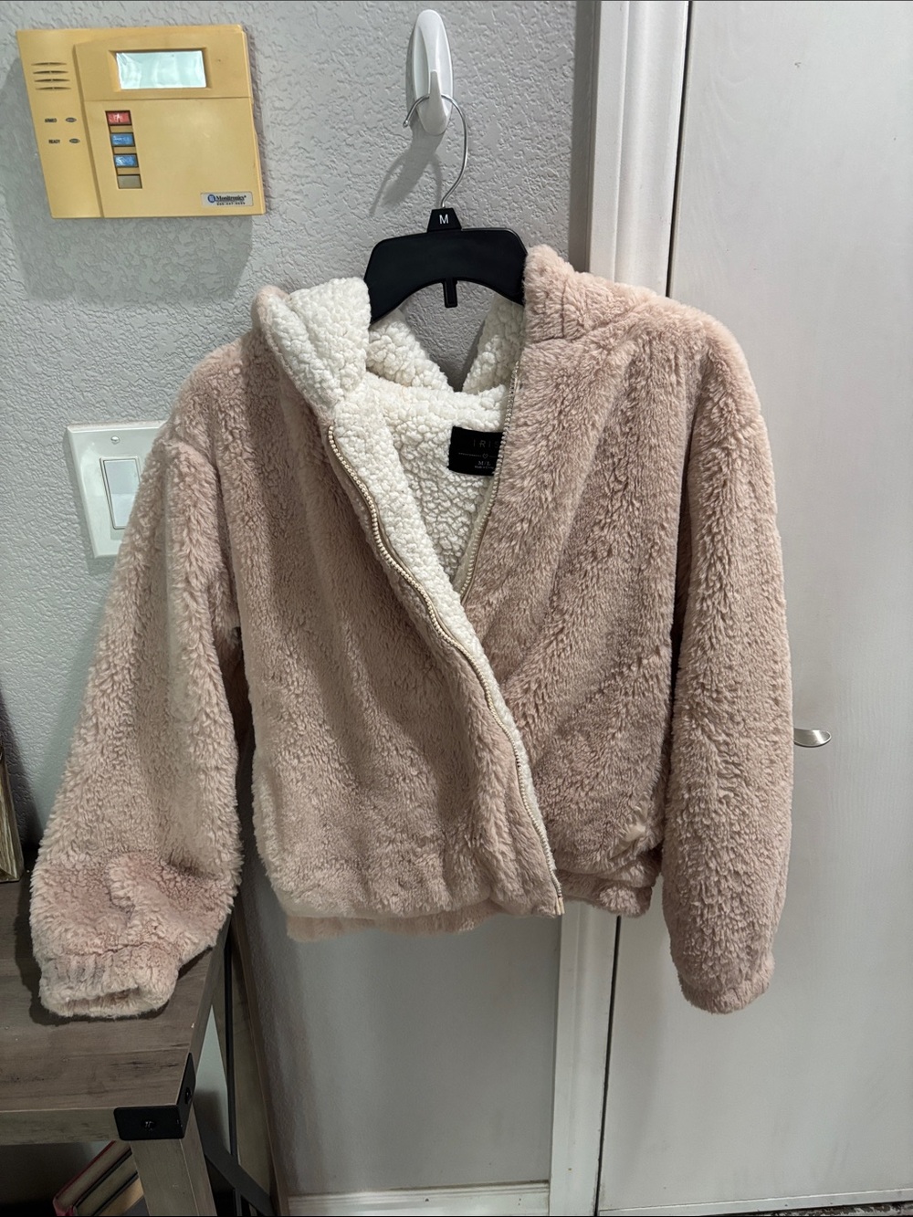 Cozy Sherpa Hooded Jacket for Women - Cream/Tan